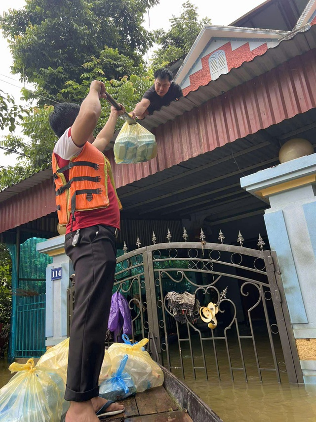 Thắp lửa yêu thương, nấu cơm gửi người dân vùng lũ- Ảnh 3.