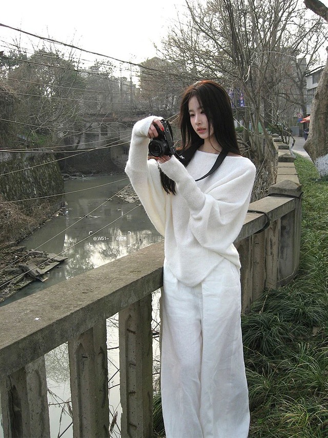 Ấm áp và nữ tính trong mùa thu cùng áo len mỏng - Ảnh 4.