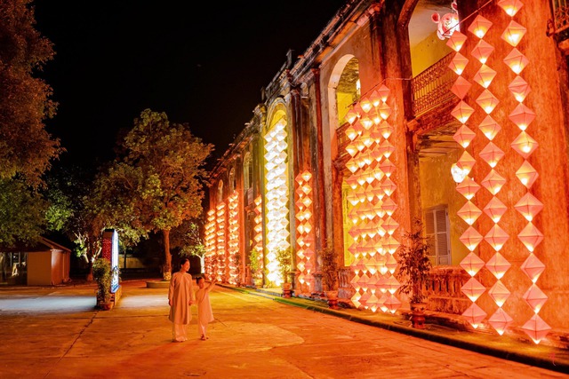 Trung thu Hoàng cung Huế có gì mà mở cửa miễn phí? - Ảnh 2.