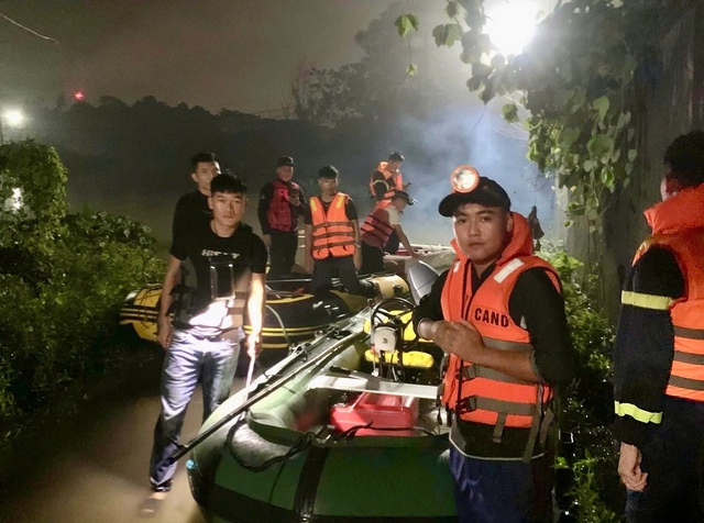Người dân Thanh Hóa, Tuyên Quang bất lực sau mưa lũ: 'Trôi hết rồi còn đâu!' - Ảnh 5.