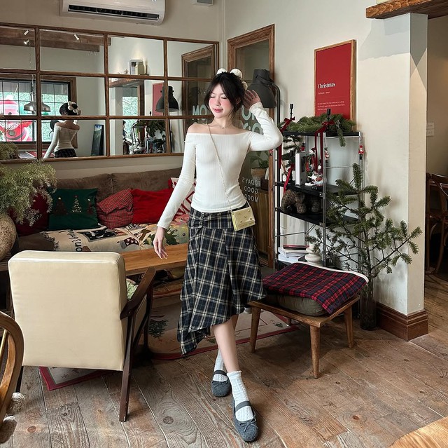 Chân váy vạt chéo giúp mọi vóc dáng trở nên thanh lịch - Ảnh 7.