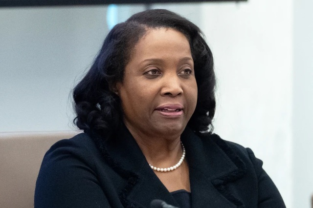 T&ograve;a Tối cao Mỹ ph&aacute;n b&agrave; Lisa Cook tiếp tục giữ chức Thống đốc Fed - Ảnh 1.