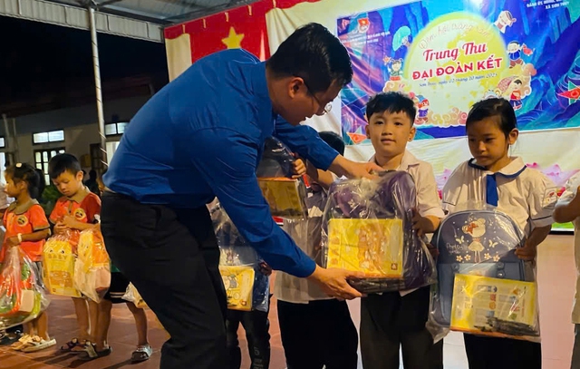 'Trung thu Đại đoàn kết' tại xã Sơn Thủy, tỉnh Tuyên Quang- Ảnh 2. 'Trung thu Đại đoàn kết' tại xã Sơn Thủy, tỉnh Tuyên Quang- Ảnh 2.