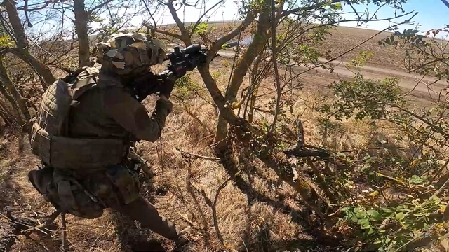 Chiến sự Ukraine 1.317: Nga tiến nhanh về miền trung, đe dọa đường tiếp tế Ukraine - Ảnh 2.