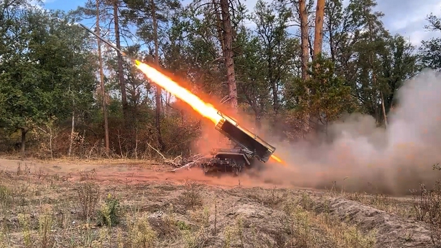 Chiến sự Ukraine 1.317: Nga tiến nhanh về miền trung, đe dọa đường tiếp tế Ukraine - Ảnh 1.