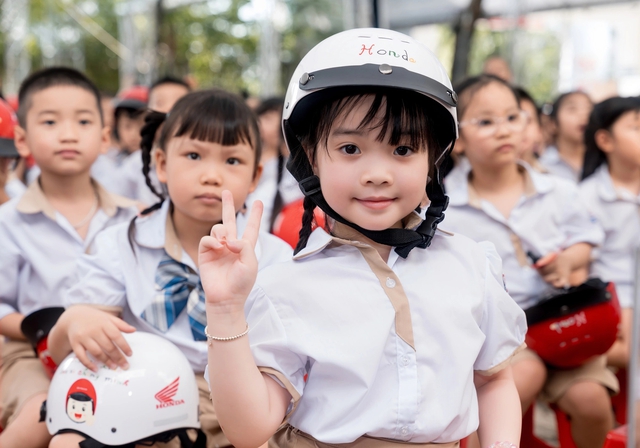 Tặng 1,8 triệu mũ bảo hiểm ch…
