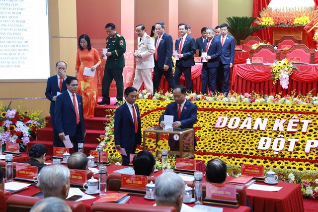 Ông Nguyễn Duy Lâm tái cử Bí thư tỉnh ủy Hà Tĩnh nhiệm kỳ 2025 - 2030 - Ảnh 2. Ông Nguyễn Duy Lâm tái cử Bí thư tỉnh ủy Hà Tĩnh nhiệm kỳ 2025 - 2030 - Ảnh 2.