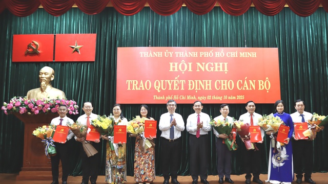 Thành ủy TP.HCM tiếp tục đưa cán bộ thành phố về phường, xã- Ảnh 4.