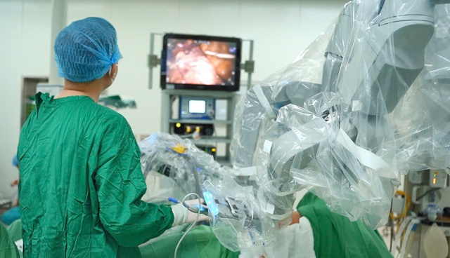 Bệnh viện Chợ Rẫy phẫu thuật bằng robot trong điều trị ung thư vú- Ảnh 2. Bệnh viện Chợ Rẫy phẫu thuật bằng robot trong điều trị ung thư vú- Ảnh 2.