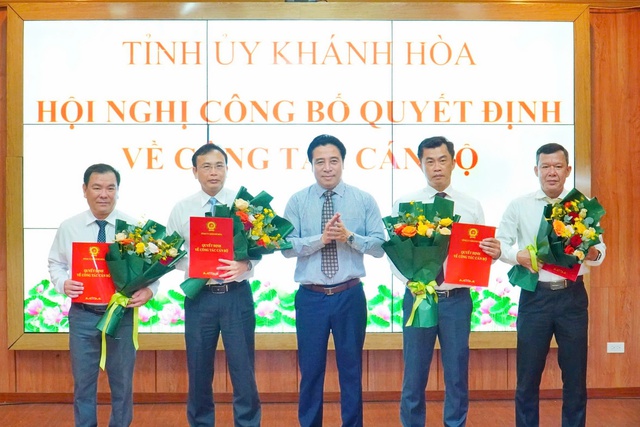 Khánh Hòa điều động, bổ nhiệm 7 cán bộ chủ chốt- Ảnh 2. Khánh Hòa điều động, bổ nhiệm 7 cán bộ chủ chốt- Ảnh 2.