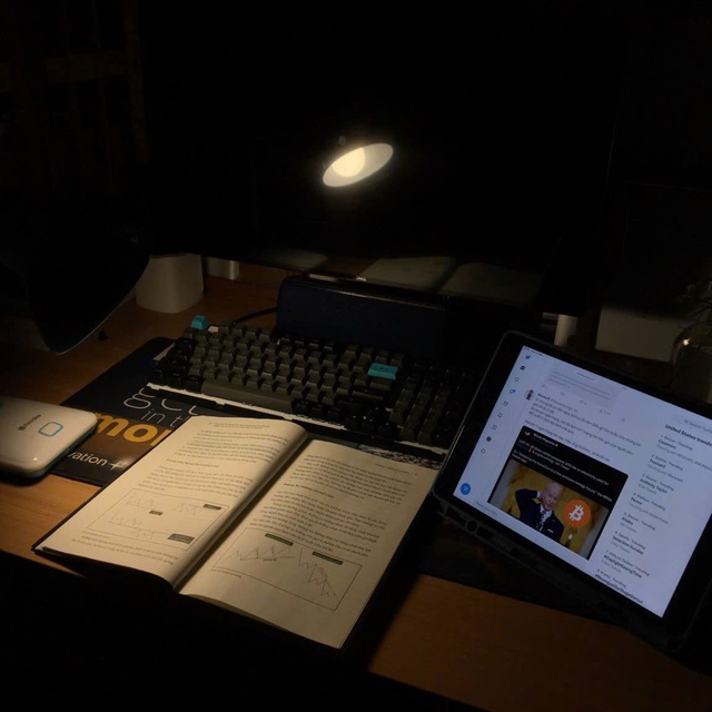 Ai bị cuốn theo cơn lốc tiền ảo?- Ảnh 2. Ai bị cuốn theo cơn lốc tiền ảo?- Ảnh 2.