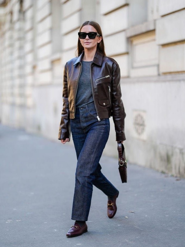 Từ văn phòng đến tiệc tối, quần jeans xanh đen vẫn cuốn hút- Ảnh 3.