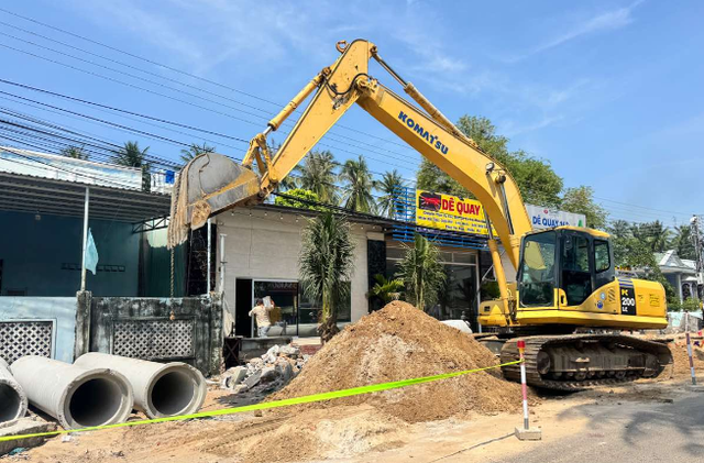 Đường du lịch ven biển Mũi Né ì ạch tiế…