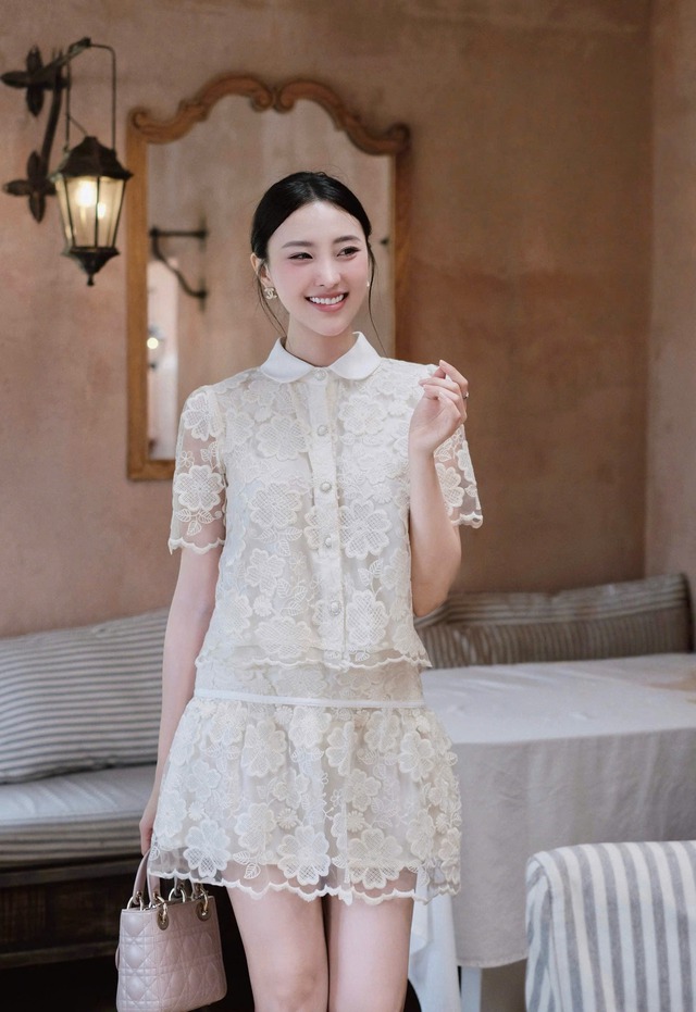 20.10: Nàng mặc trang phục gì để tỏa sáng trong ngày của chính mình? - Ảnh 3.