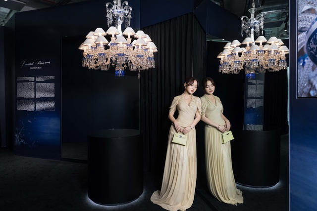 Ngọc Thanh Tâm, Chloe Nguyễn thần thái giữa không gian triển lãm Tinh Tuyển Phương Hoa - Ảnh 4.