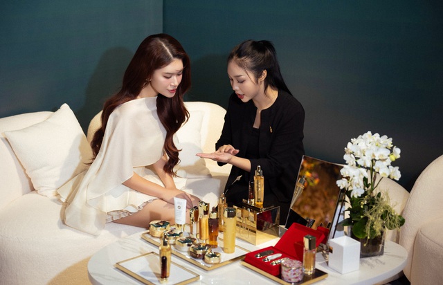 Ngọc Thanh Tâm, Chloe Nguyễn thần thái giữa không gian triển lãm Tinh Tuyển Phương Hoa - Ảnh 5.