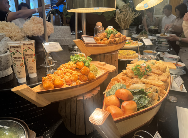 Buffet chay trong một nhà hàng 5 sao ở trung tâm TP.HCM. Buffet chay trong một nhà hàng 5 sao ở trung tâm TP.HCM.