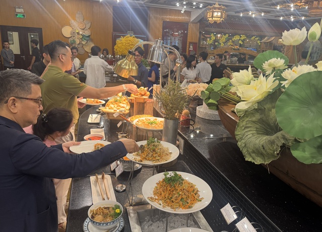 Thông qua lễ hội này, TP.HCM muốn hướng người dân tới xu hướng ăn chay sống lành. Thông qua lễ hội này, TP.HCM muốn hướng người dân tới xu hướng ăn chay sống lành.