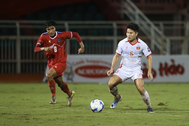 Một vị tr&iacute; trọng yếu của đội tuyển Việt Nam bị 'đe dọa' mất chỗ: Thầy Kim h&eacute; lộ&hellip;- Ảnh 1.