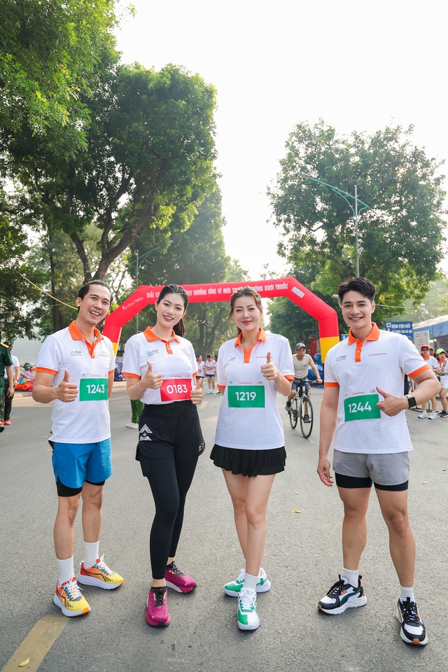 Hoa khôi Vũ Hương Giang tham gia giải chạy vì môi trường không thuốc lá - Ảnh 4.