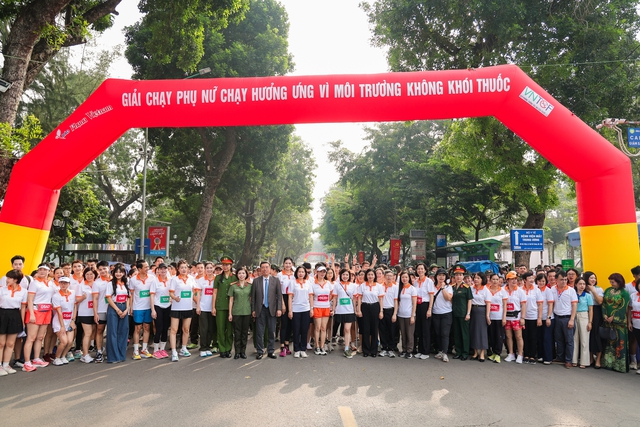 Hoa khôi Vũ Hương Giang tham gia giải c…