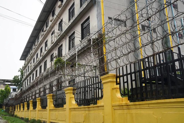 Công dân Hàn trốn thoát khỏi ổ tội phạm tại Campuchia nhưng Đại Sứ Quán Hàn không cho vào vì chưa đến giờ mở cửa