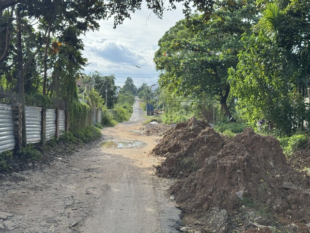 Quảng Ngãi: Thi công lắp đặt ống nước chậm hoàn trả mặt bằng gây mất an toàn- Ảnh 3. Quảng Ngãi: Thi công lắp đặt ống nước chậm hoàn trả mặt bằng gây mất an toàn- Ảnh 3.