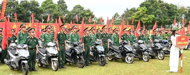 Thanh niên quân đội…
