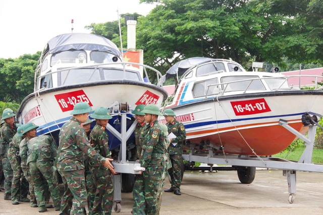 Miền Trung ứng phó mưa đặc biệt lớn và sạt lở do bão Fengshen  - Ảnh 2.