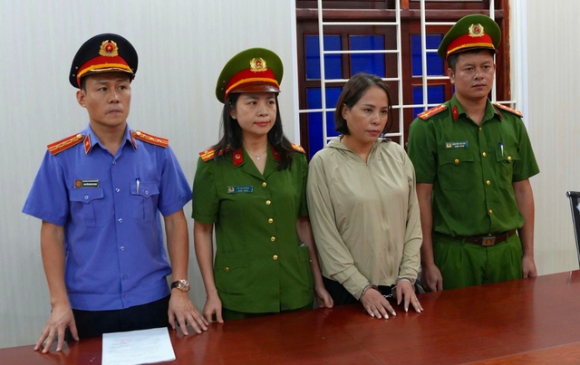 Khởi tố nữ giám đốc sản xuất hàng triệu…