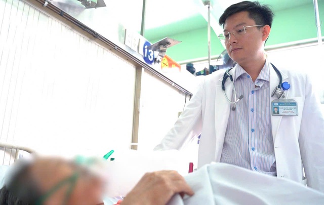 Cụ bà 70 tuổi suýt đột tử trong ngày 20.10 - Ảnh 1.