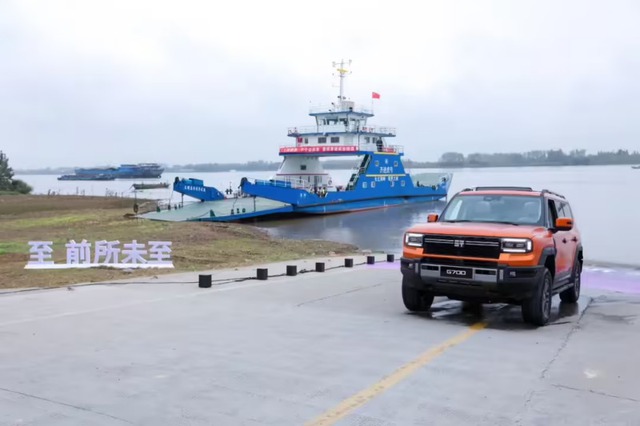 &Ocirc; t&ocirc; Trung Quốc g&acirc;y sốt v&igrave; "bơi" hơn 1 km vượt s&ocirc;ng - Ảnh 2.