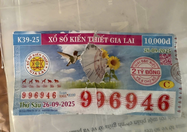 Tờ v&eacute; số tr&uacute;ng độc đắc bị r&aacute;ch: Chuyển c&ocirc;ng an gi&aacute;m định- Ảnh 1.