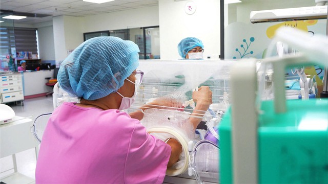Hành trình 50 ngày sinh tồn của bé trai…