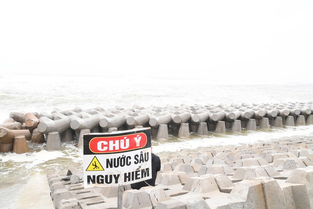 Chủ tịch UBND tỉnh Quảng Ngãi nhấn mạnh không để hạ du no nước khi mưa lớn - Ảnh 2.