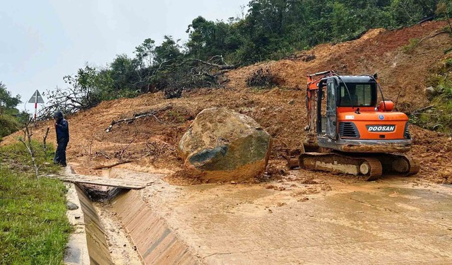 Đà Nẵng ứng phó mưa bão, lụt lội ở mức cao nhất - Ảnh 4.