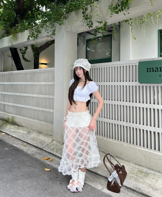 Nét đẹp xuyên thấu đầy tinh tế với trang phục vải sheer - Ảnh 5.