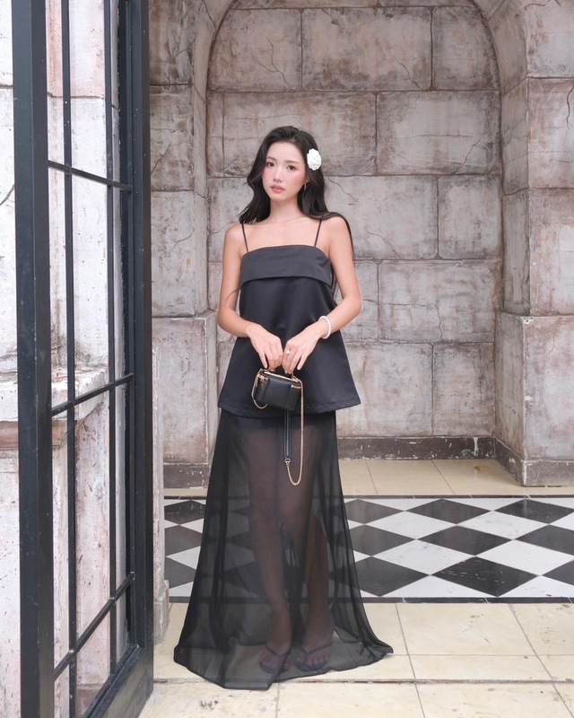 Nét đẹp xuyên thấu đầy tinh tế với trang phục vải sheer - Ảnh 6.