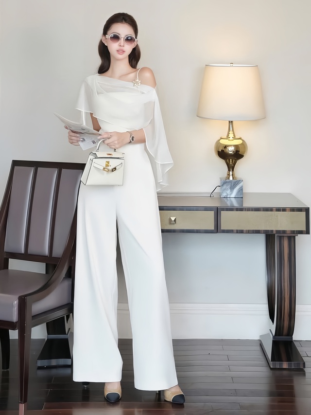 Nét đẹp xuyên thấu đầy tinh tế với trang phục vải sheer - Ảnh 7.