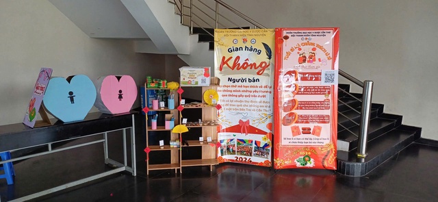 Gian h&agrave;ng san sẻ y&ecirc;u thương với trẻ em ngh&egrave;o - Ảnh 3.