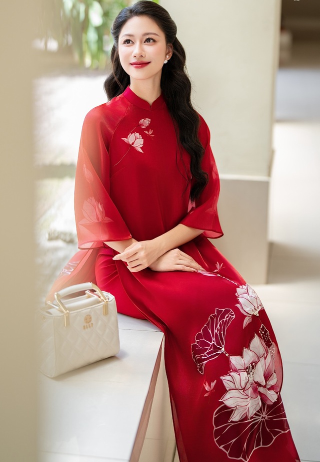 'Bản tình ca' của hương sắc thanh xuân gọi tên những tà áo dài lãng mạn - Ảnh 2.