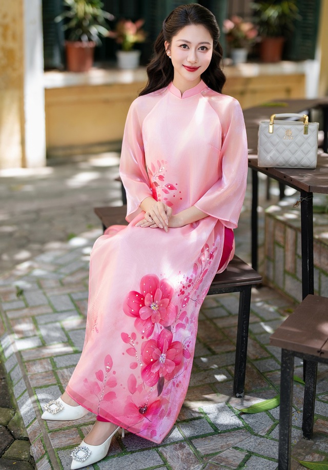 'Bản tình ca' của hương sắc thanh xuân gọi tên những tà áo dài lãng mạn - Ảnh 3.