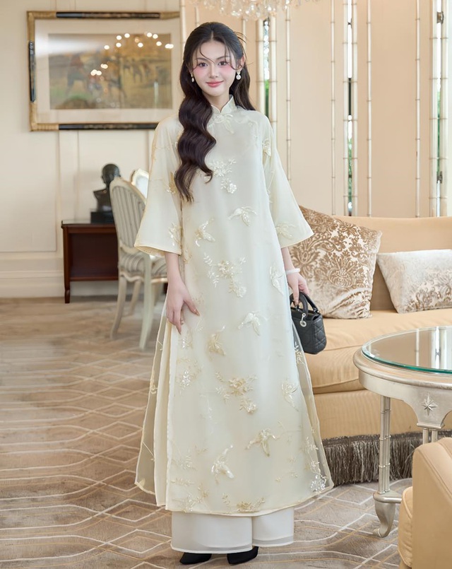 'Bản tình ca' của hương sắc thanh xuân gọi tên những tà áo dài lãng mạn - Ảnh 4.