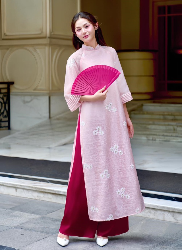 'Bản tình ca' của hương sắc thanh xuân gọi tên những tà áo dài lãng mạn - Ảnh 8.