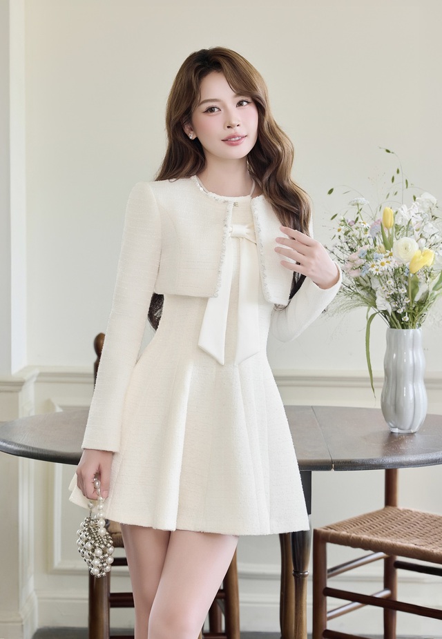 Cách lên đồ sang xịn với màu trắng tinh khôi mà không sợ nhạt nhòa- Ảnh 8. Cách lên đồ sang xịn với màu trắng tinh khôi mà không sợ nhạt nhòa- Ảnh 8.