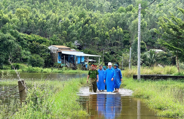 - Ảnh 4. - Ảnh 4.