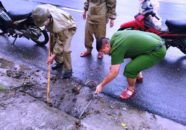 Bí thư Đà Nẵng Lê Ngọc Quang kiểm tra nhiều khu vực xung yếu trước bão Fengshen- Ảnh 4. Bí thư Đà Nẵng Lê Ngọc Quang kiểm tra nhiều khu vực xung yếu trước bão Fengshen- Ảnh 4.