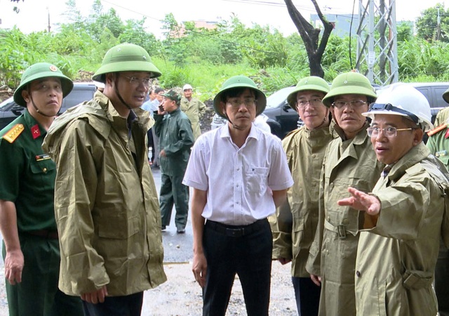 Bí thư Đà Nẵng Lê Ngọc Quang kiểm tra nhiều khu vực xung yếu trước bão Fengshen- Ảnh 1. Bí thư Đà Nẵng Lê Ngọc Quang kiểm tra nhiều khu vực xung yếu trước bão Fengshen- Ảnh 1.