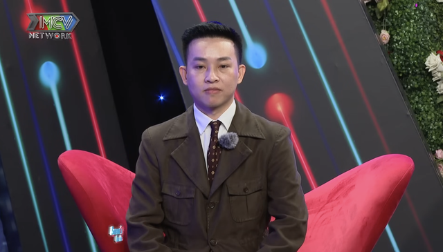 

Văn Anh gây ấn tượng bởi vẻ ngoài điển trai, giọng nói trầm ấm, tự tin trên sân khấu  