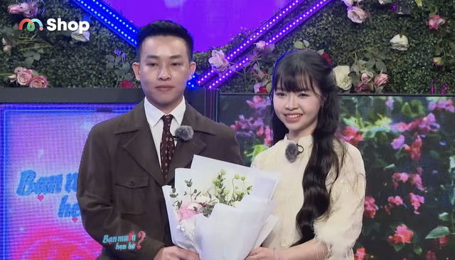 

Hai MC khen đây là cặp 'trai tài gái sắc', tương xứng cả ngoại hình lẫn công việc  